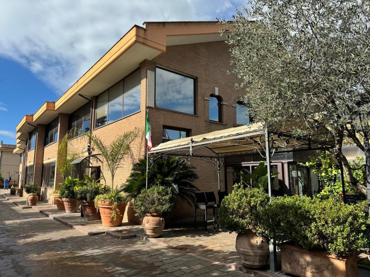 Euro House Inn Airport Fiumicino Bagian luar foto