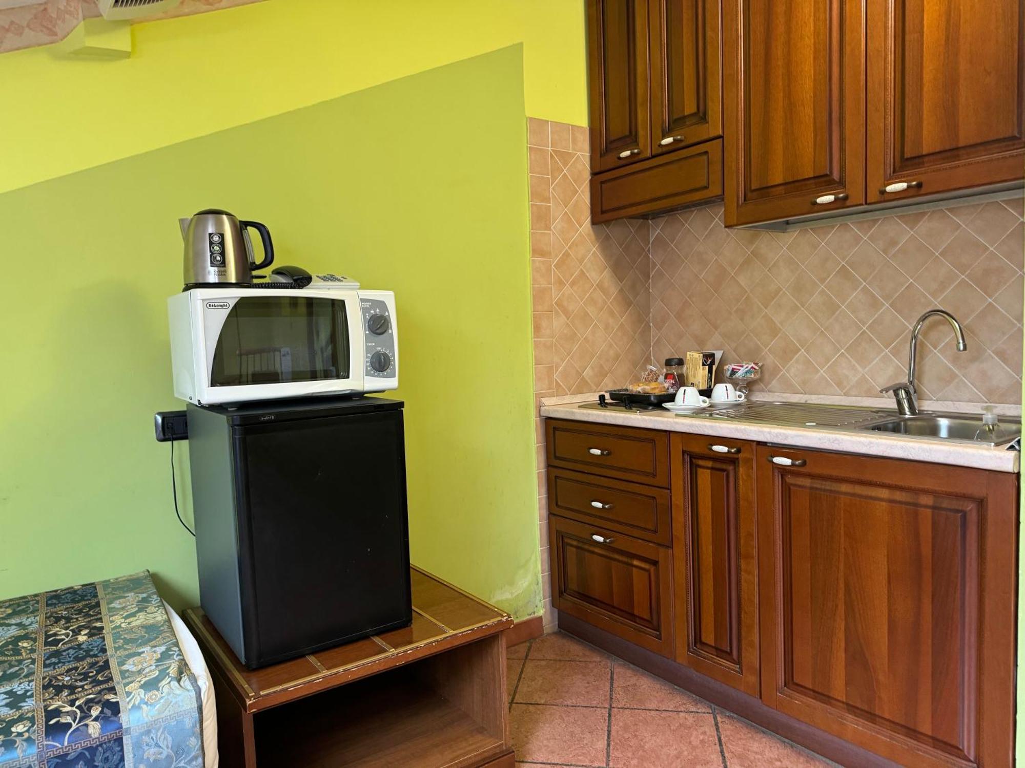 Euro House Inn Airport Fiumicino Bagian luar foto