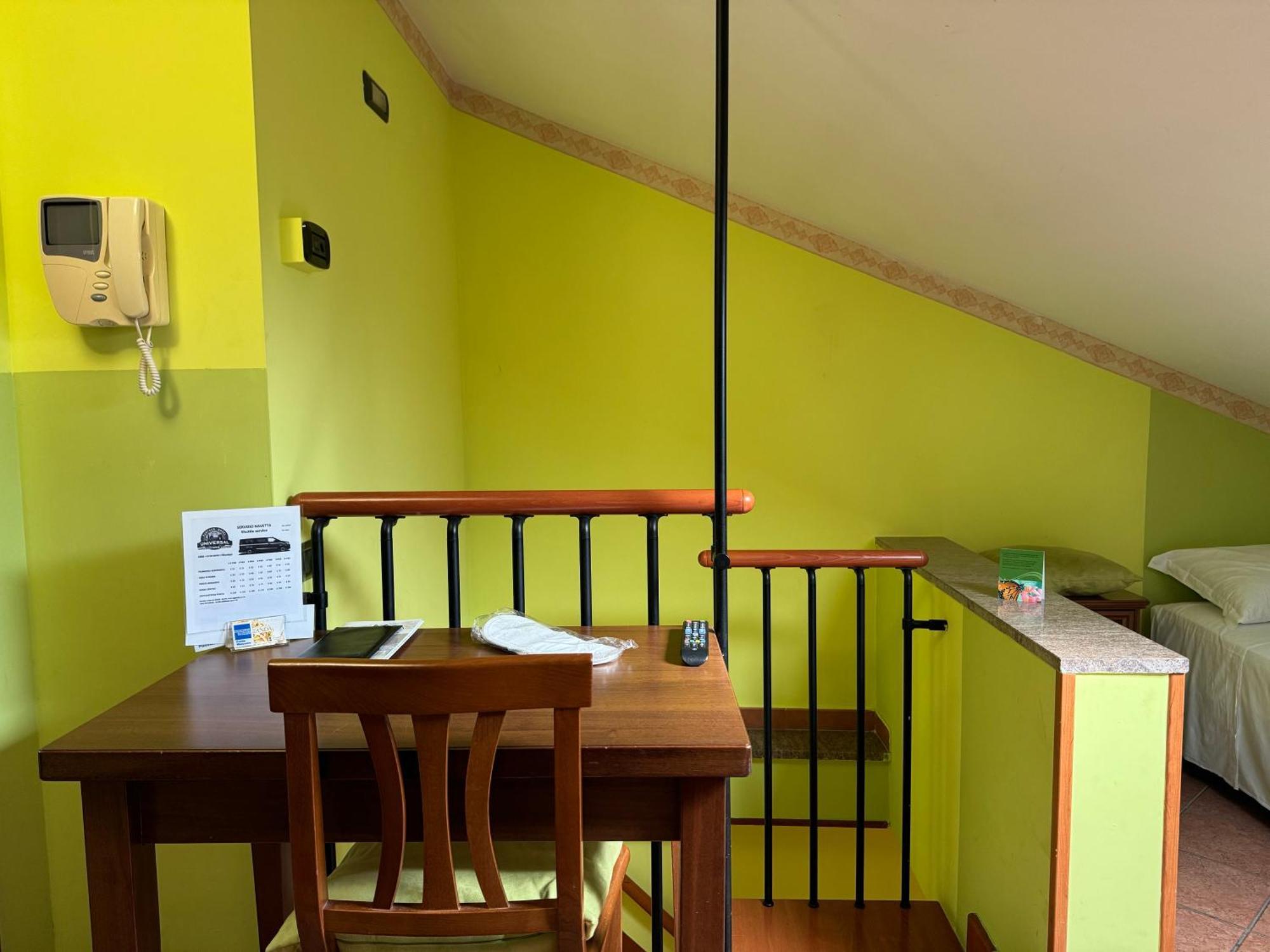 Euro House Inn Airport Fiumicino Bagian luar foto