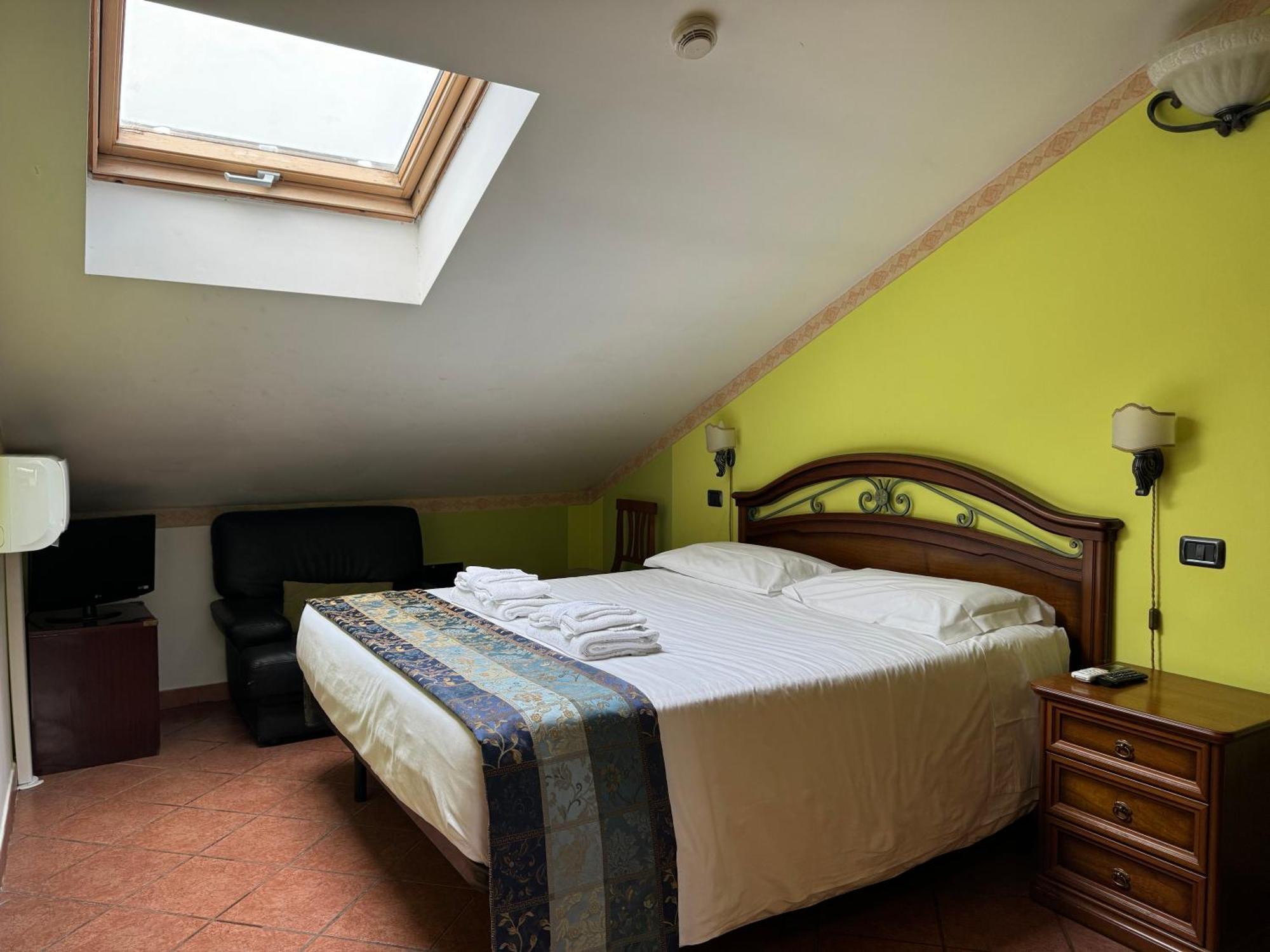 Euro House Inn Airport Fiumicino Bagian luar foto