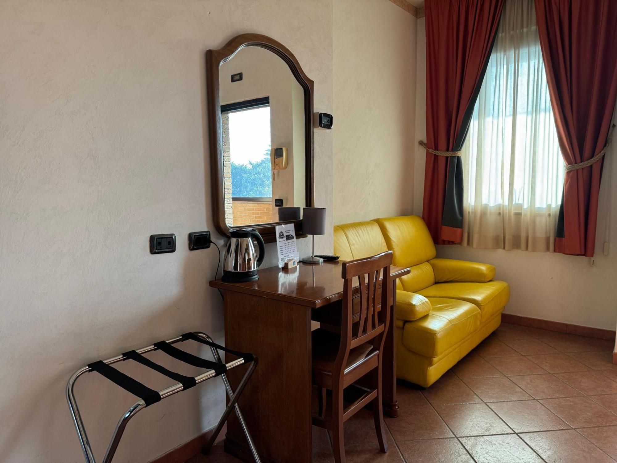 Euro House Inn Airport Fiumicino Bagian luar foto