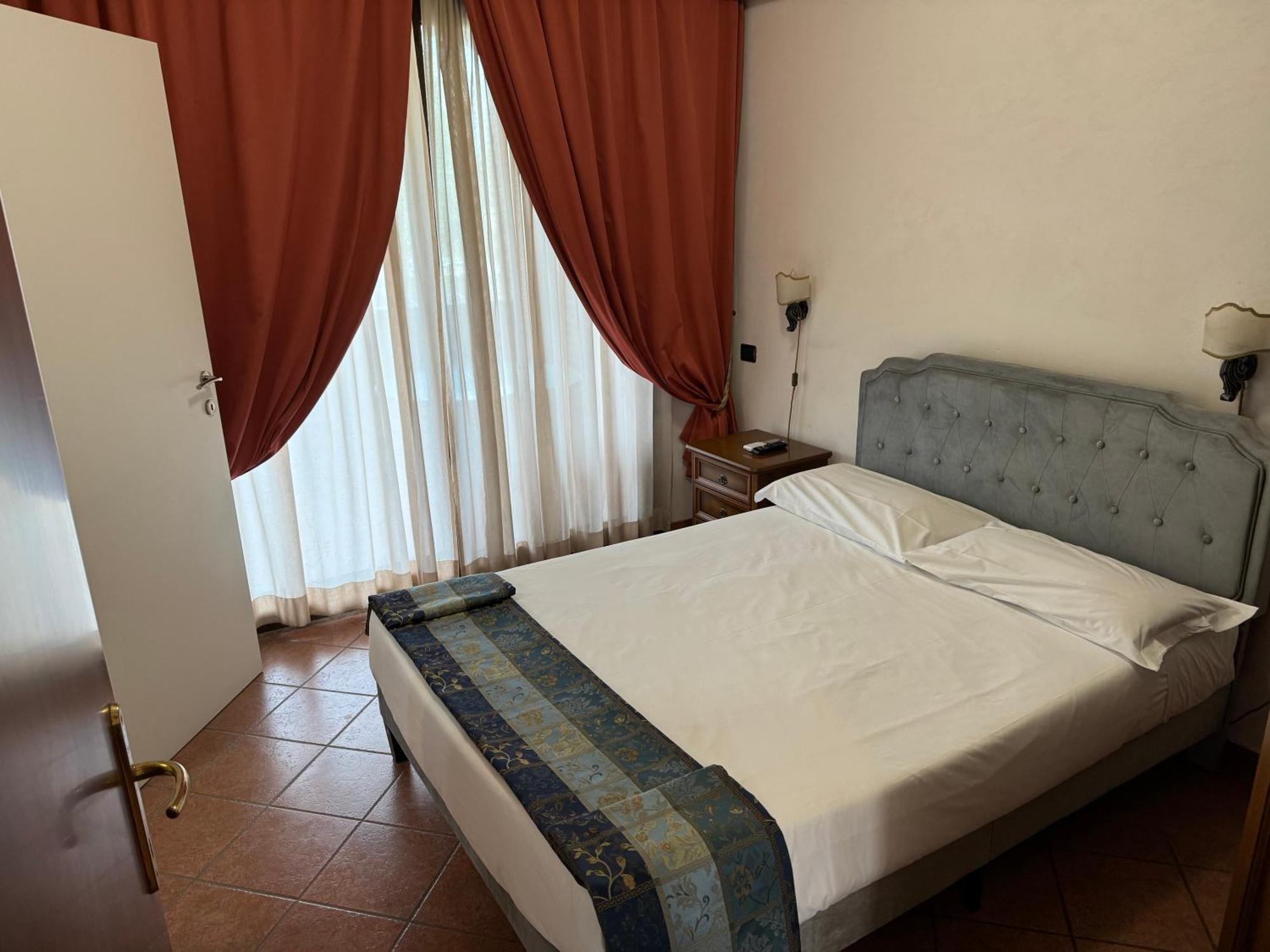 Euro House Inn Airport Fiumicino Bagian luar foto