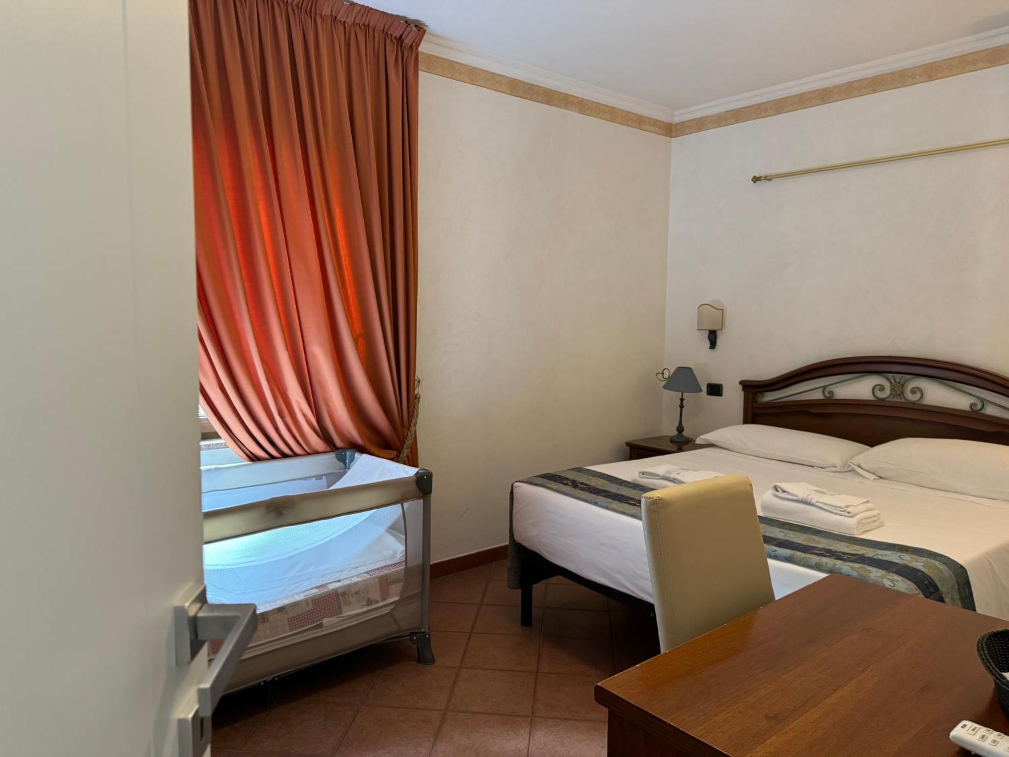 Euro House Inn Airport Fiumicino Bagian luar foto