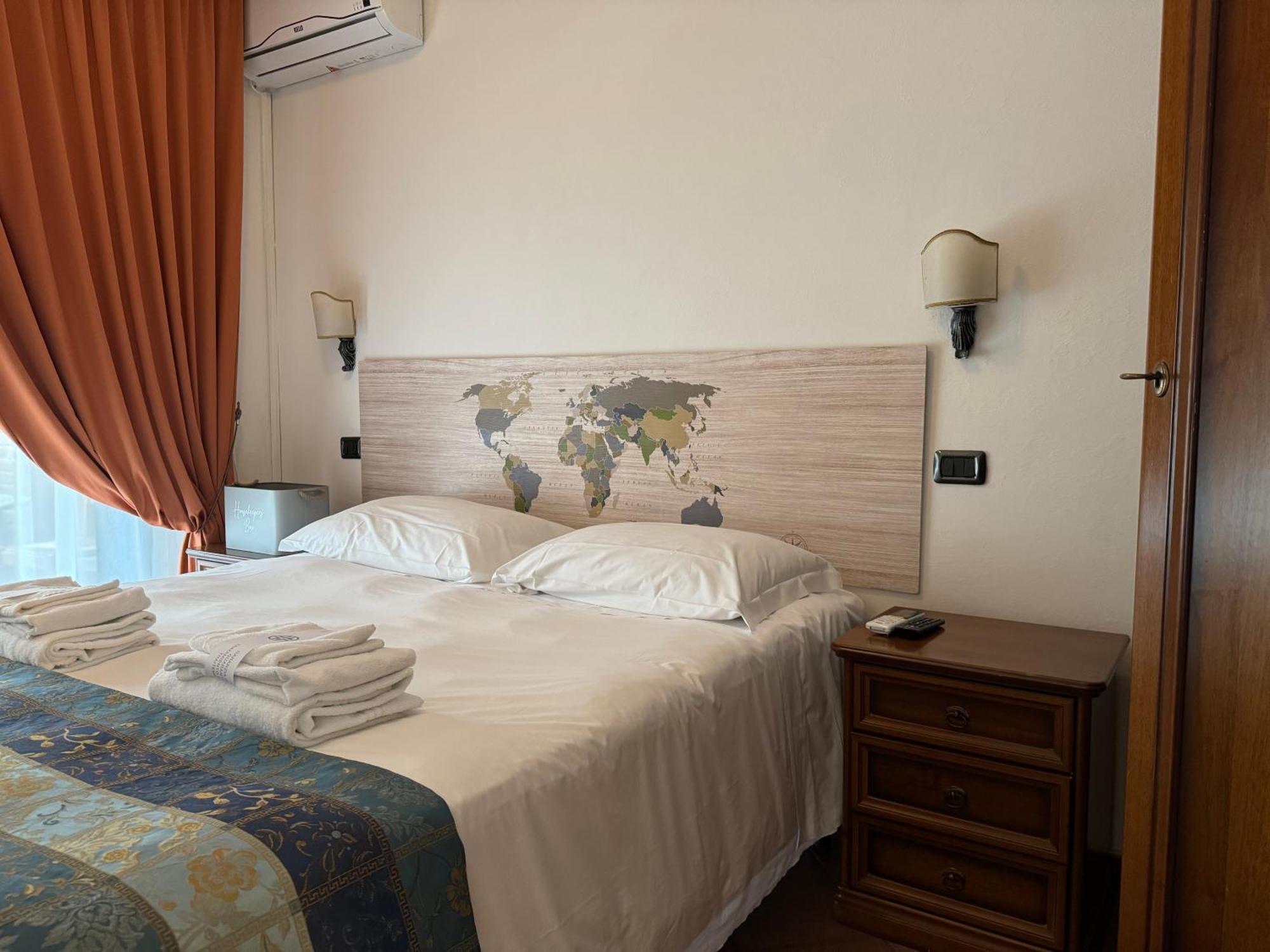 Euro House Inn Airport Fiumicino Bagian luar foto