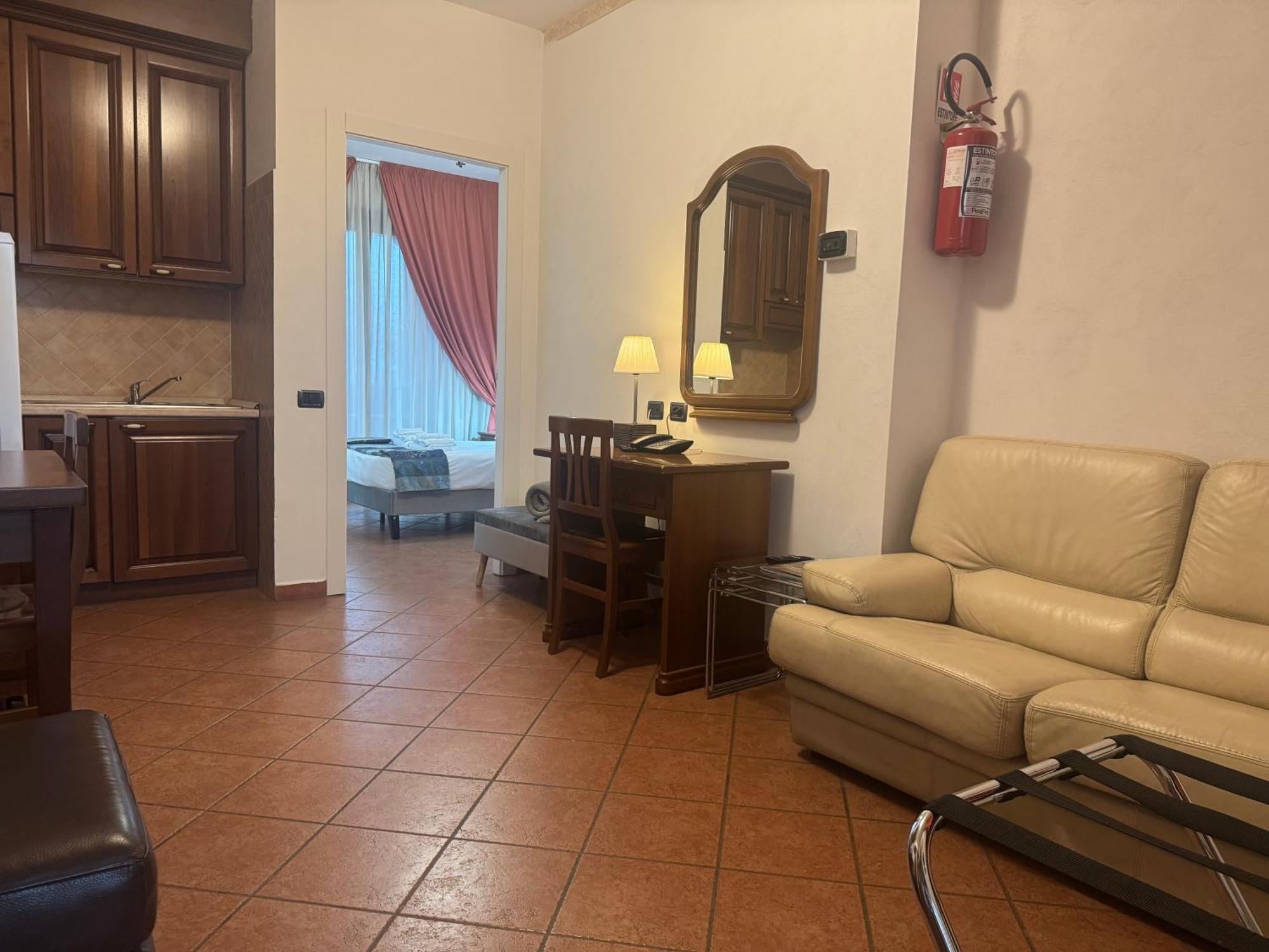 Euro House Inn Airport Fiumicino Bagian luar foto