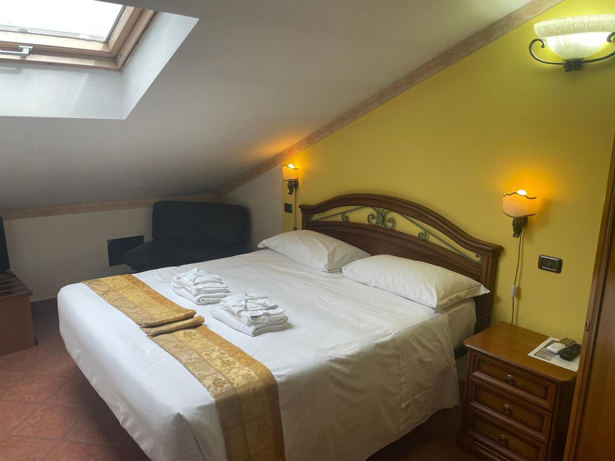 Euro House Inn Airport Fiumicino Bagian luar foto