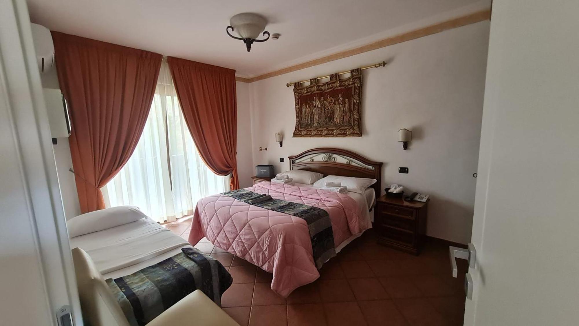 Euro House Inn Airport Fiumicino Bagian luar foto