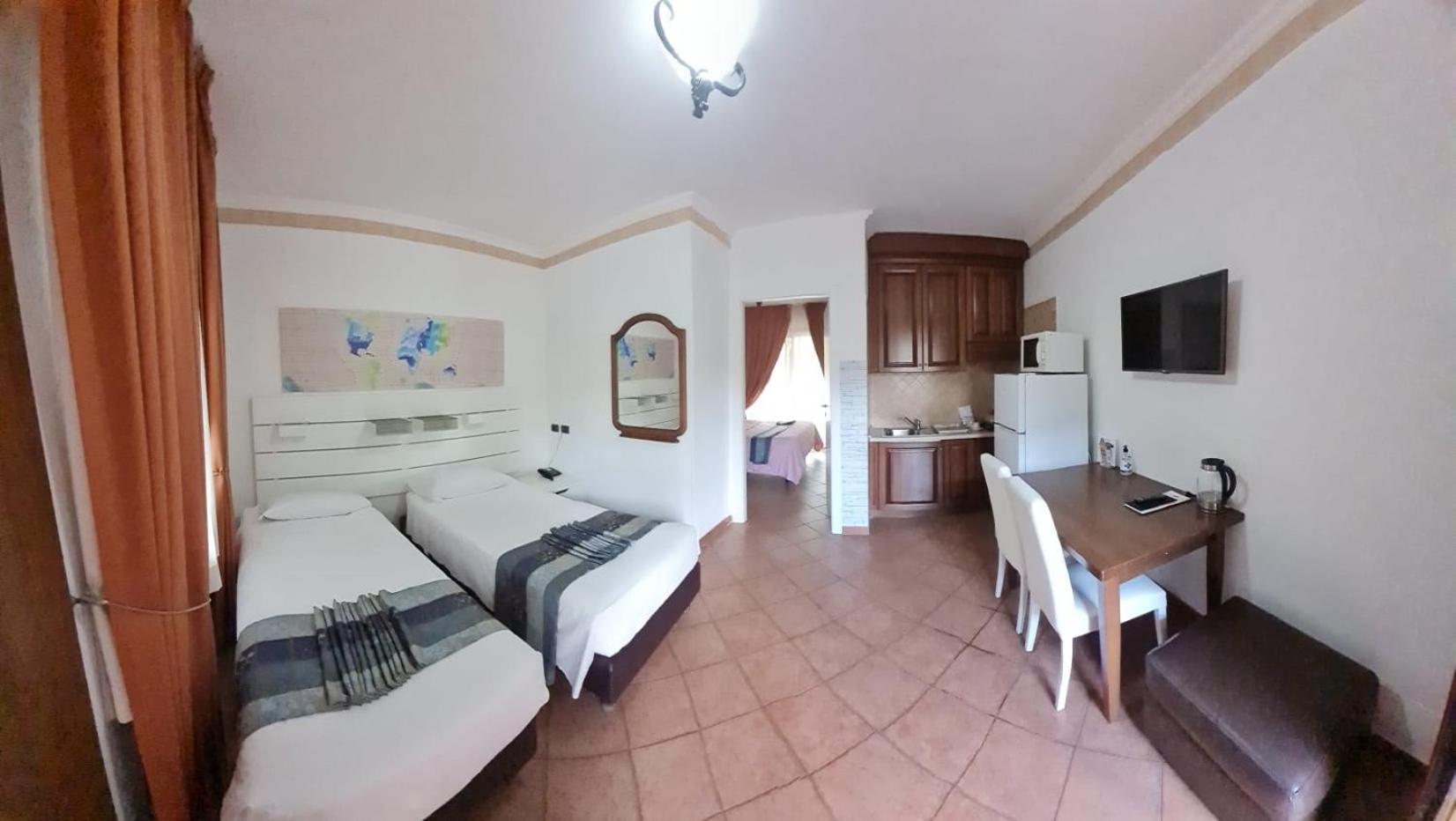 Euro House Inn Airport Fiumicino Bagian luar foto