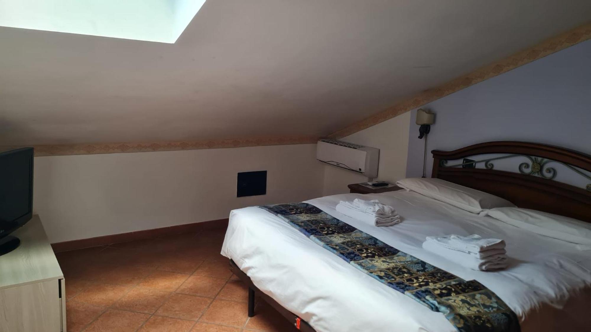 Euro House Inn Airport Fiumicino Bagian luar foto
