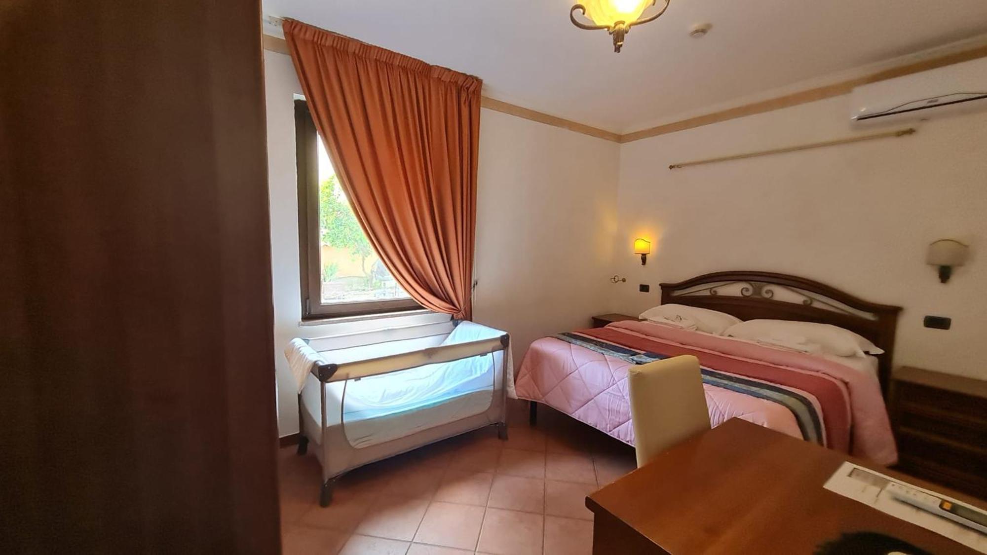 Euro House Inn Airport Fiumicino Bagian luar foto