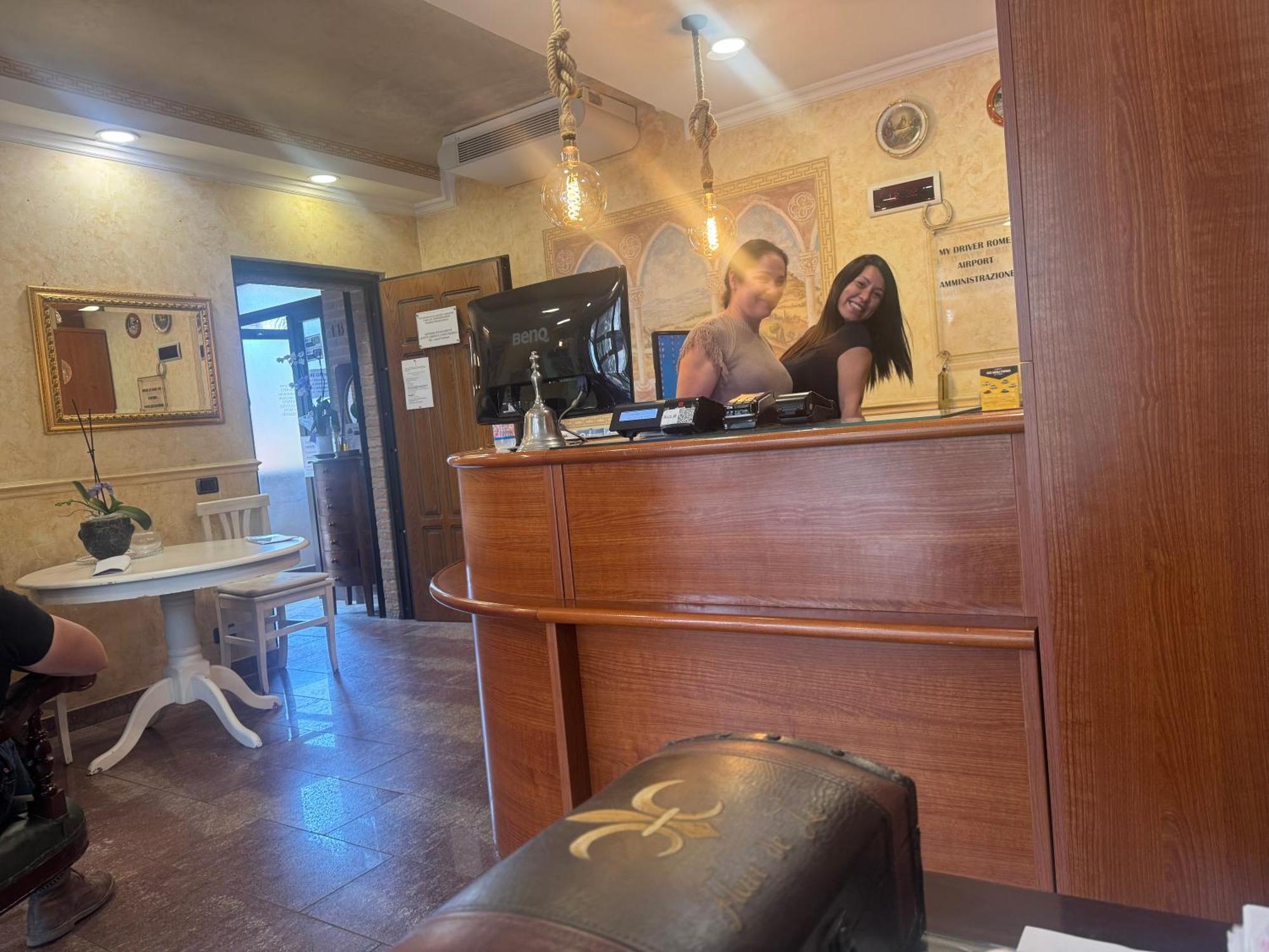 Euro House Inn Airport Fiumicino Bagian luar foto